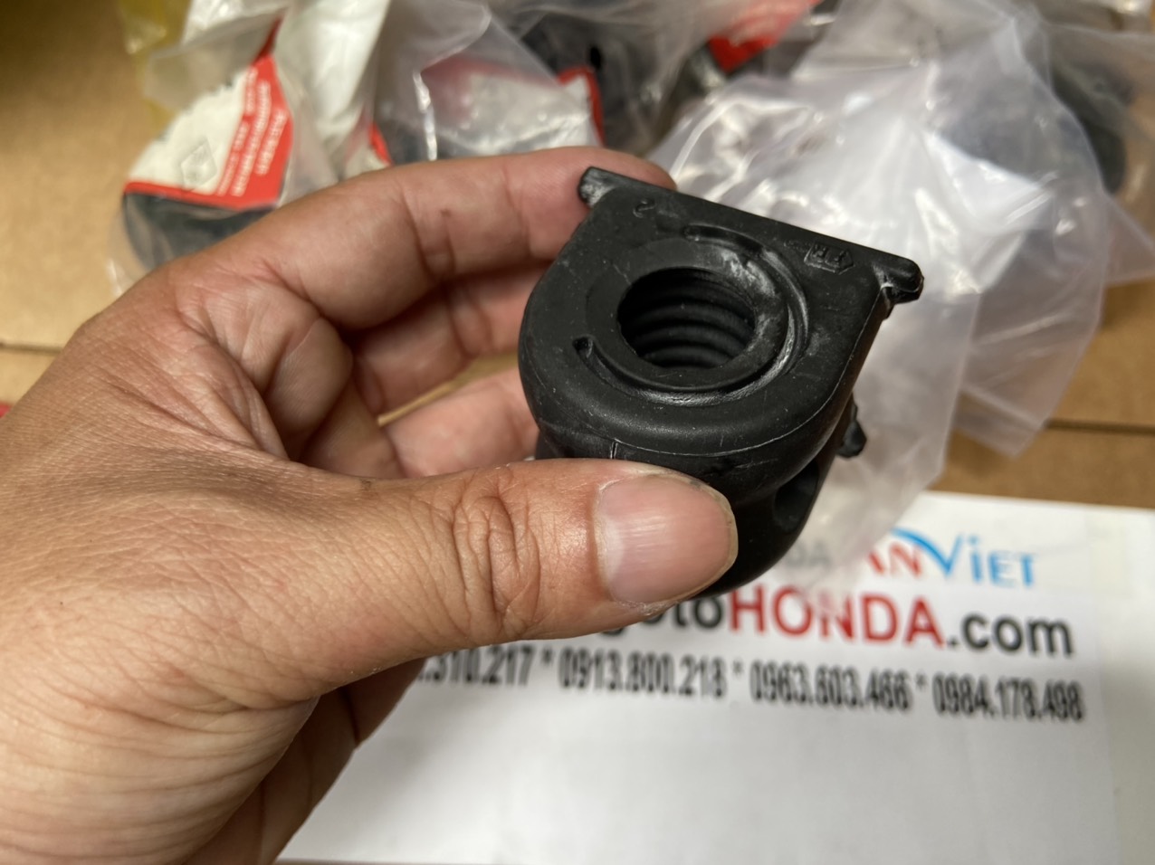 Cao su ốp cân bằng trước xe Honda CITY 2021-2023